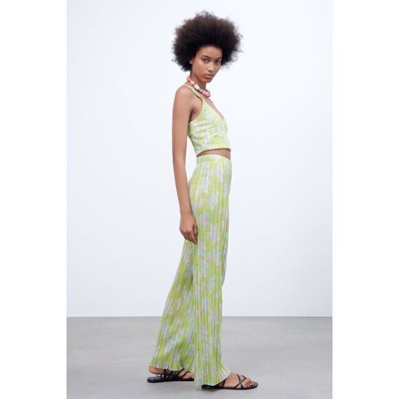 NWOT Zara Green Floral Printed Pleated Crop Top, Size Small - Picture 4 of 16